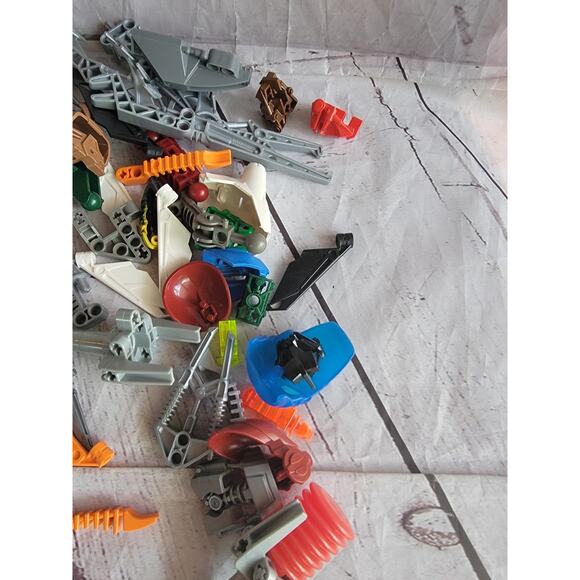 Lego Bionicle Lot Of 62 Parts Pieces Weapons - Picture 5 of 7